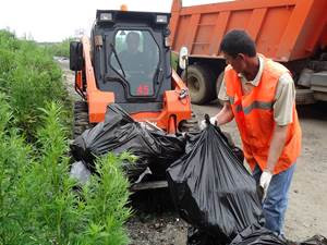 Владивостокцы мусорят - спецслужбы вывозят
