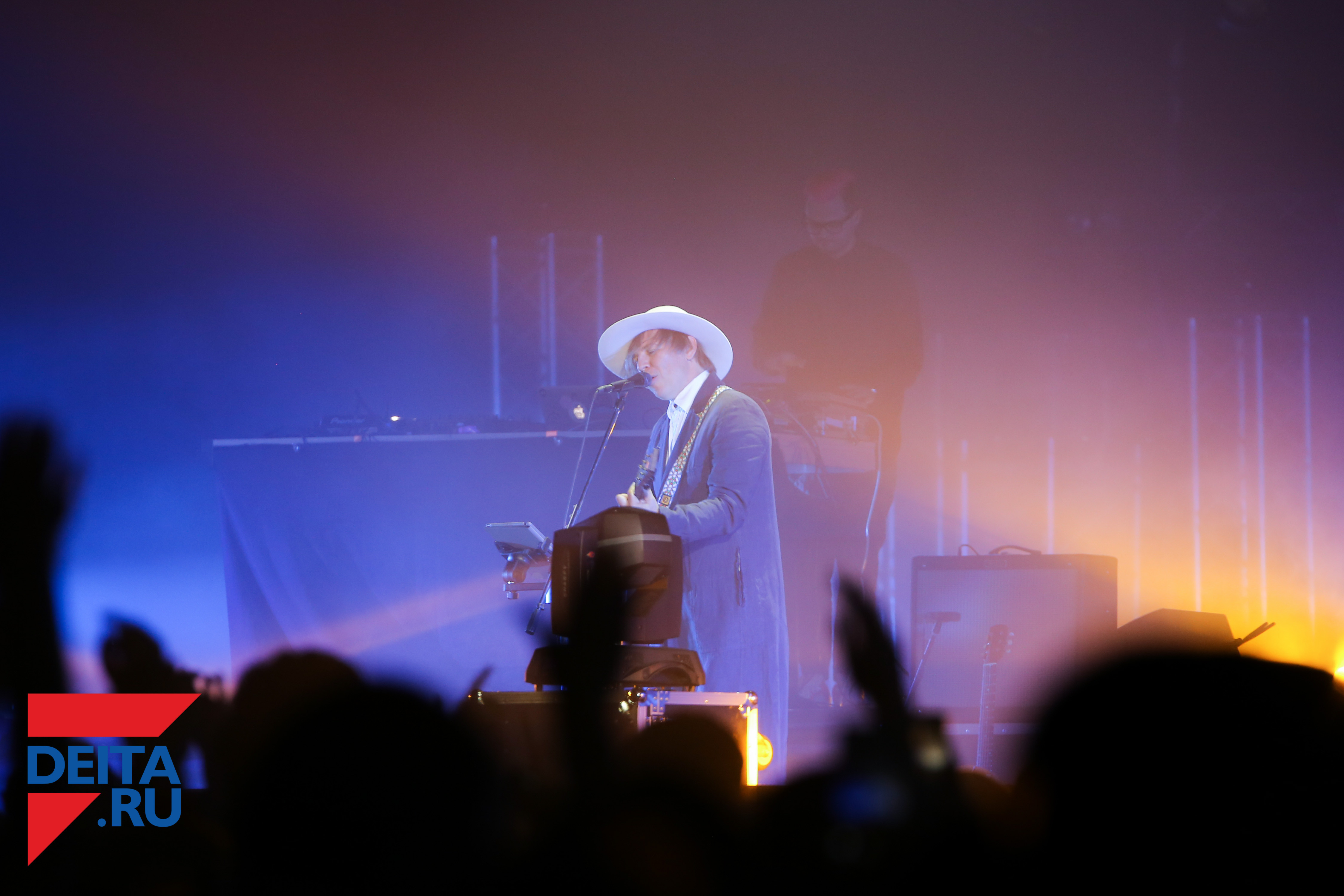 «Мумий Тролль» выступил в «Фетисов-Арене»: Илья Лагутенко собрался в другую галактику (фото)