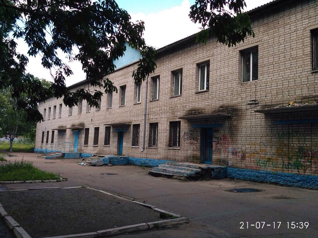 Заброшенный детский сад пугает приморцев