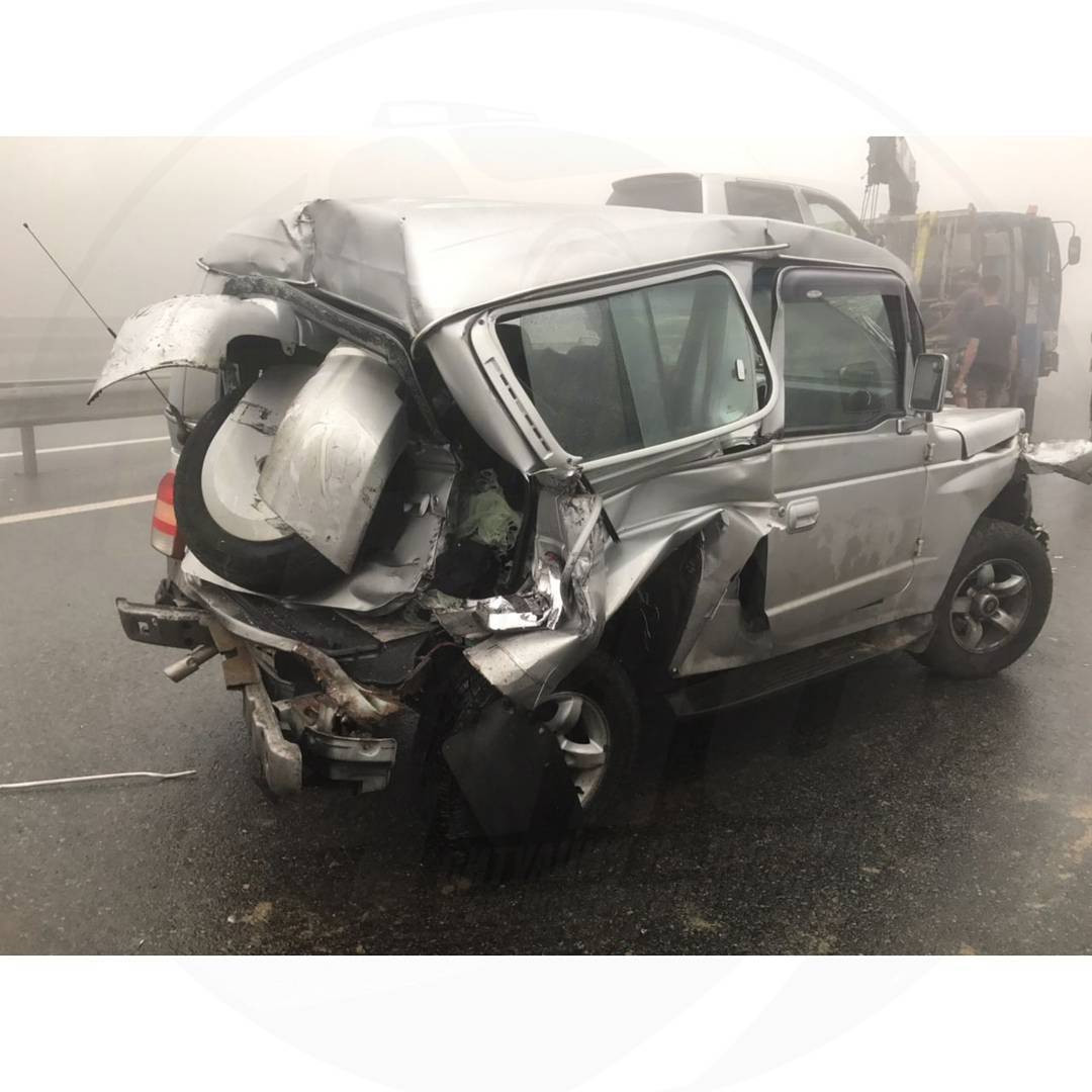 Массовое ДТП и длинная пробка на въезде во Владивосток (фото)