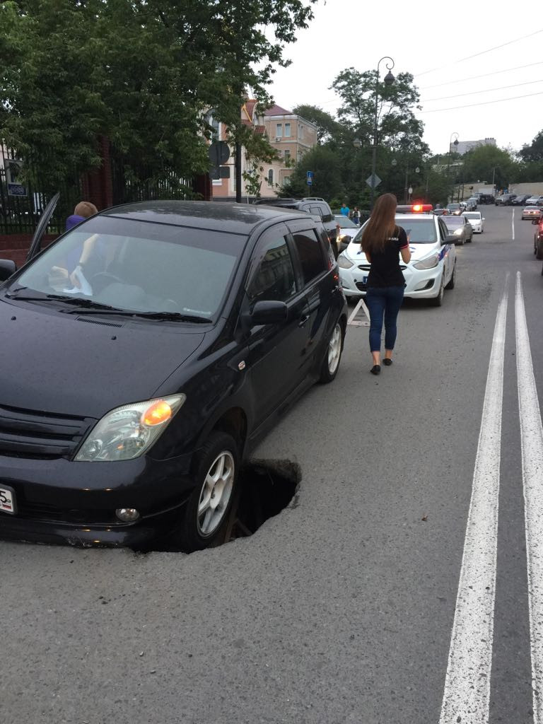 Необычное ДТП произошло в центре Владивостока (фото)