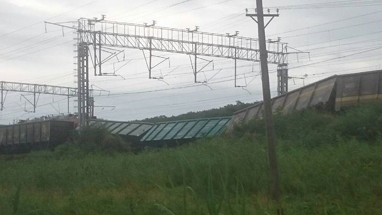 Поезд сошел с рельс из-за ливня в Приморье (фото)