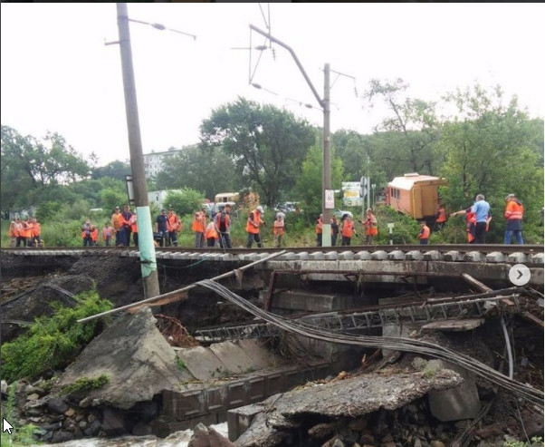 250 автомобилей заблокировано в Приморье – очевидцы.