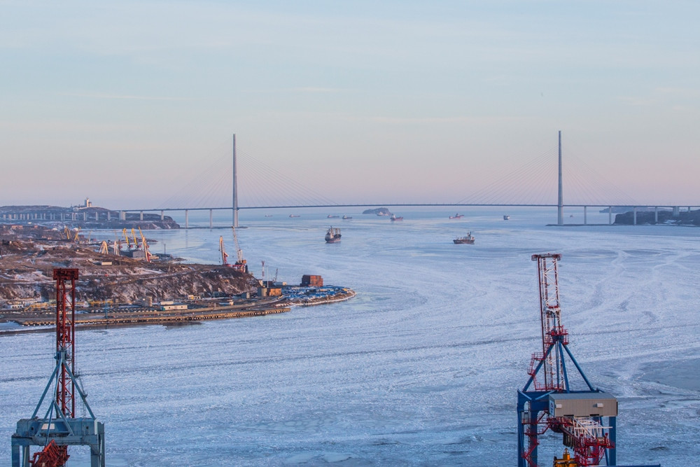 Строители Русского моста отметят пятилетие стройки маршем