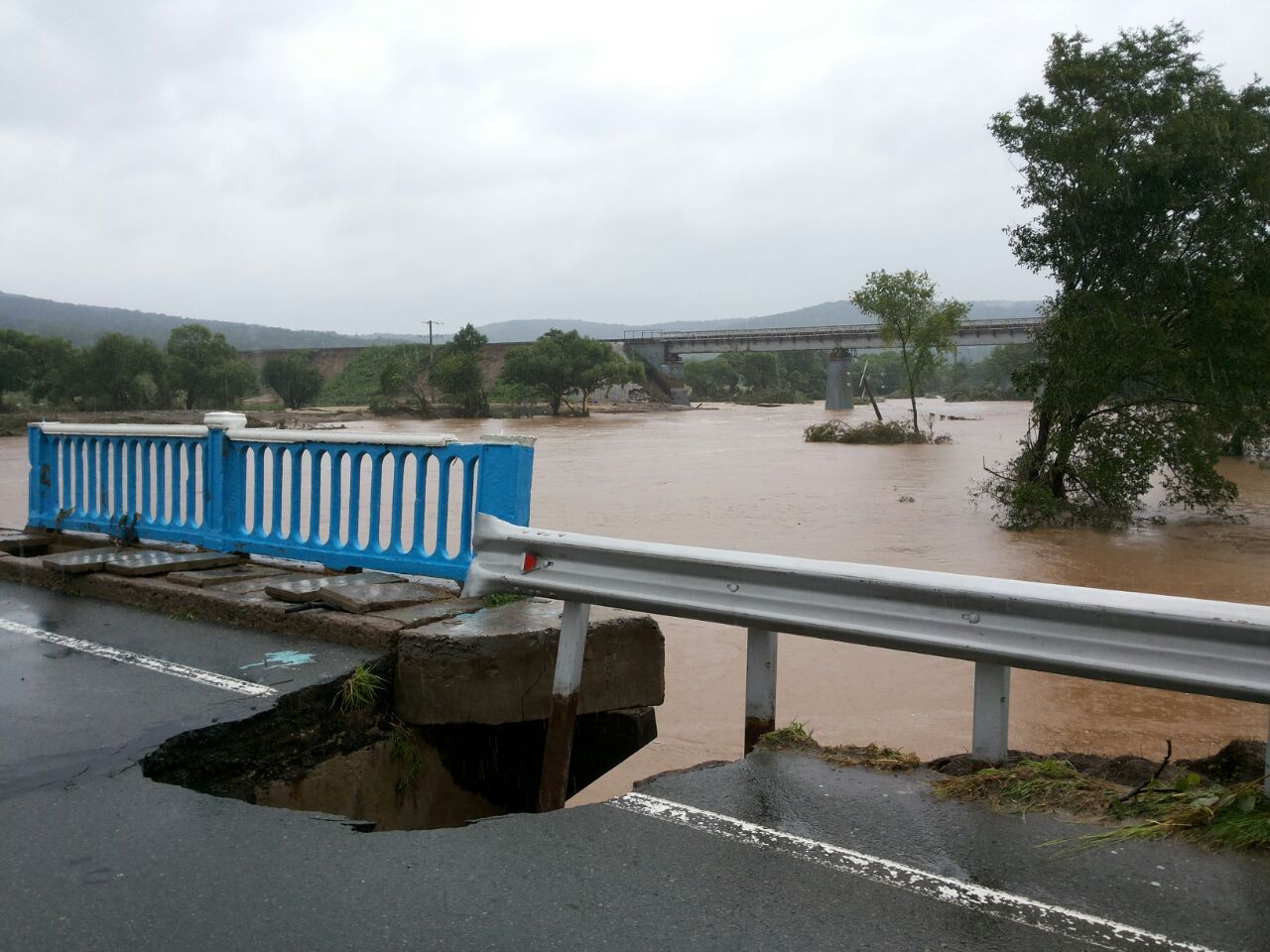На Хабаровск обрушился ливень