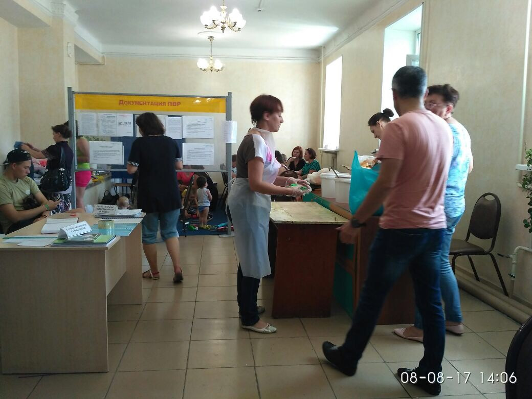 Приморцы спасаются от стихии в пункте временного размещения