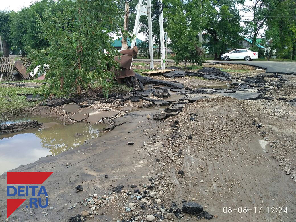 «Там сделали за свой счет, и вы делайте за свой счет!», - власти затопленного района (видео)