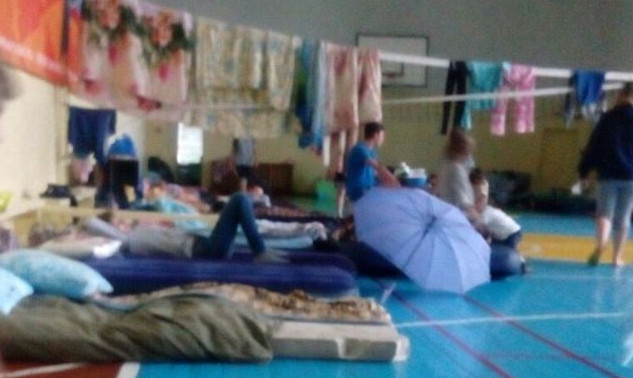Потерявшие дома при наводнении приморцы живут в спортзалах