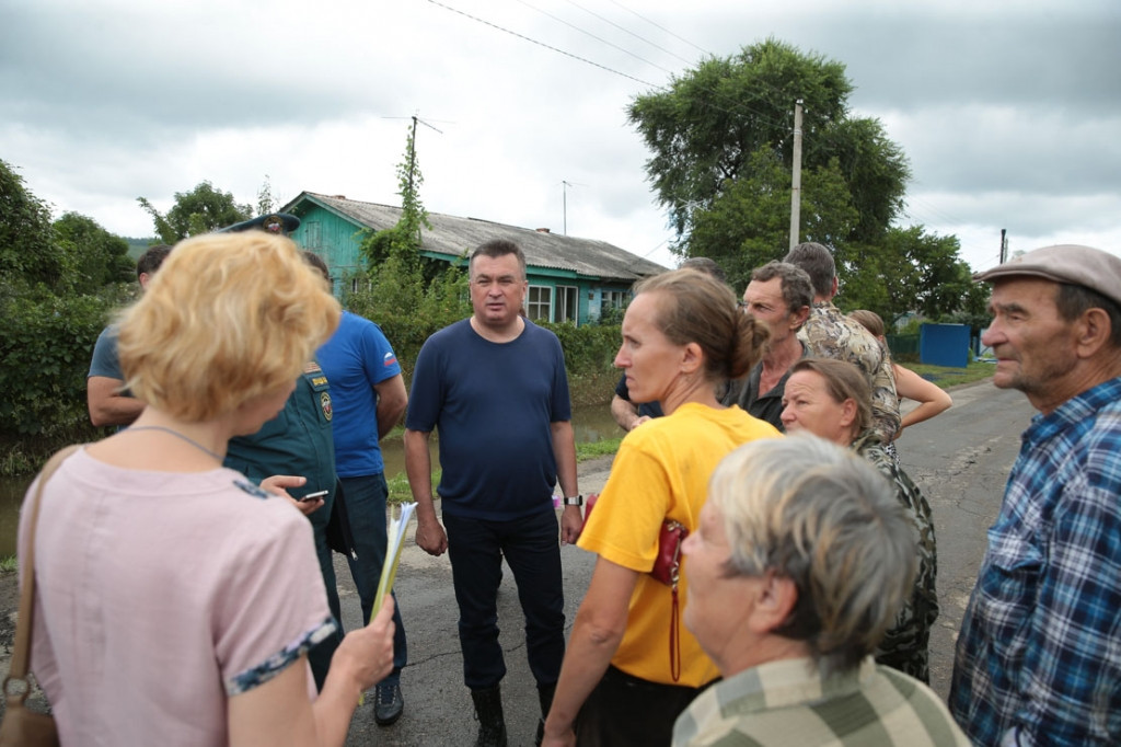 Владимир Миклушевский лично руководит восстановлением пострадавших от ливня сел