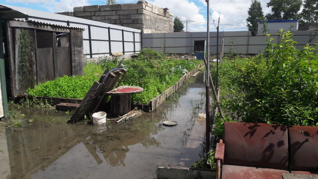 Спасатели помогают хабаровчанам справиться с последствиями ливня