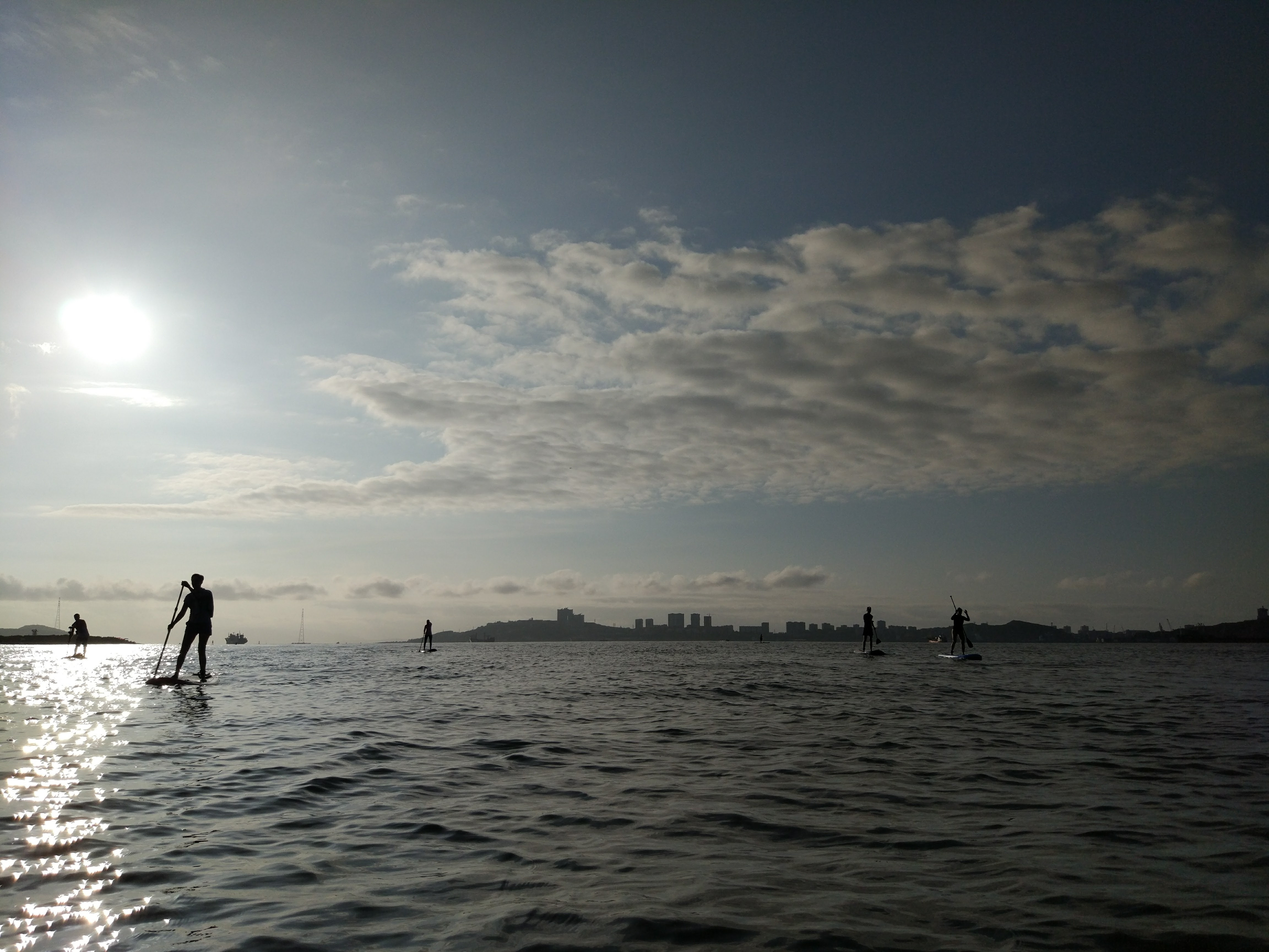 Прогулка на sup-доске под Русским мостом (фото)