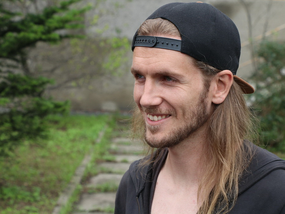 Около 240 литров краски понадобилось для огромной фрески во Владивостоке