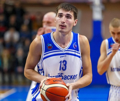 Лидер «Нефтехимика» перешел в «Спартак-Приморье»