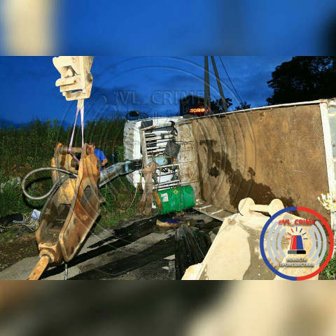 Грузовик не смог подняться в сопку в Приморье