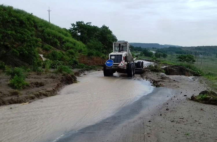 Ущерб дорогам Приморья оценит "Росавтодор"