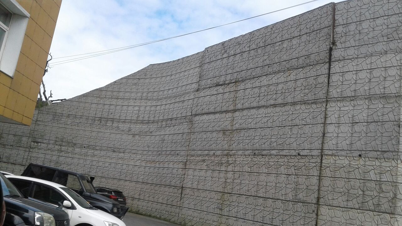 Жители Владивостока рискуют оказаться под бетонной стеной (фото)