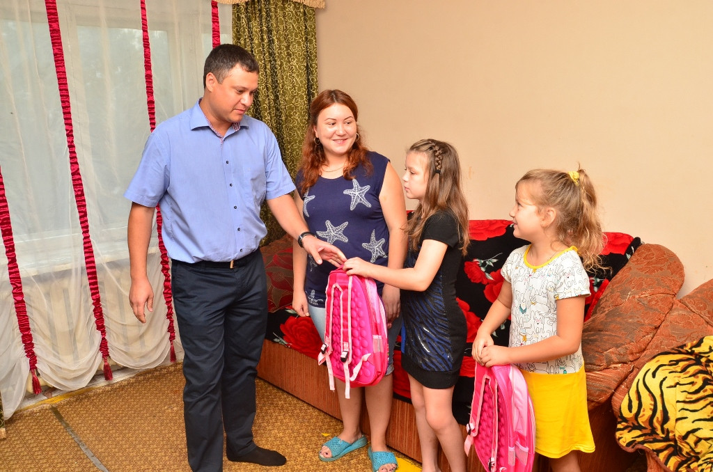 В Приморье помогают ребятам собраться в школу