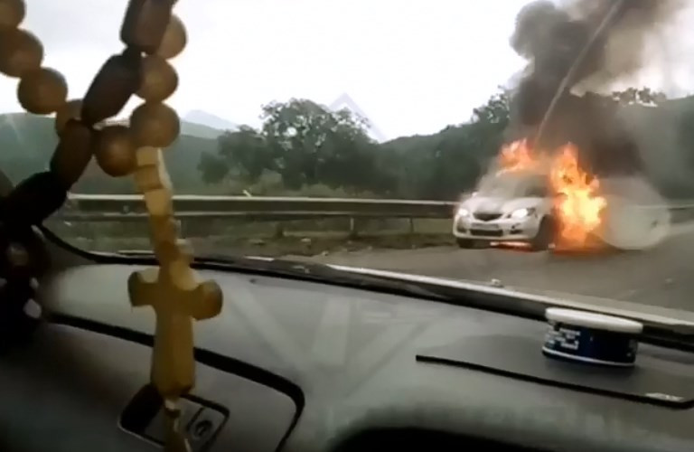 В Приморье на ходу загорелась иномарка