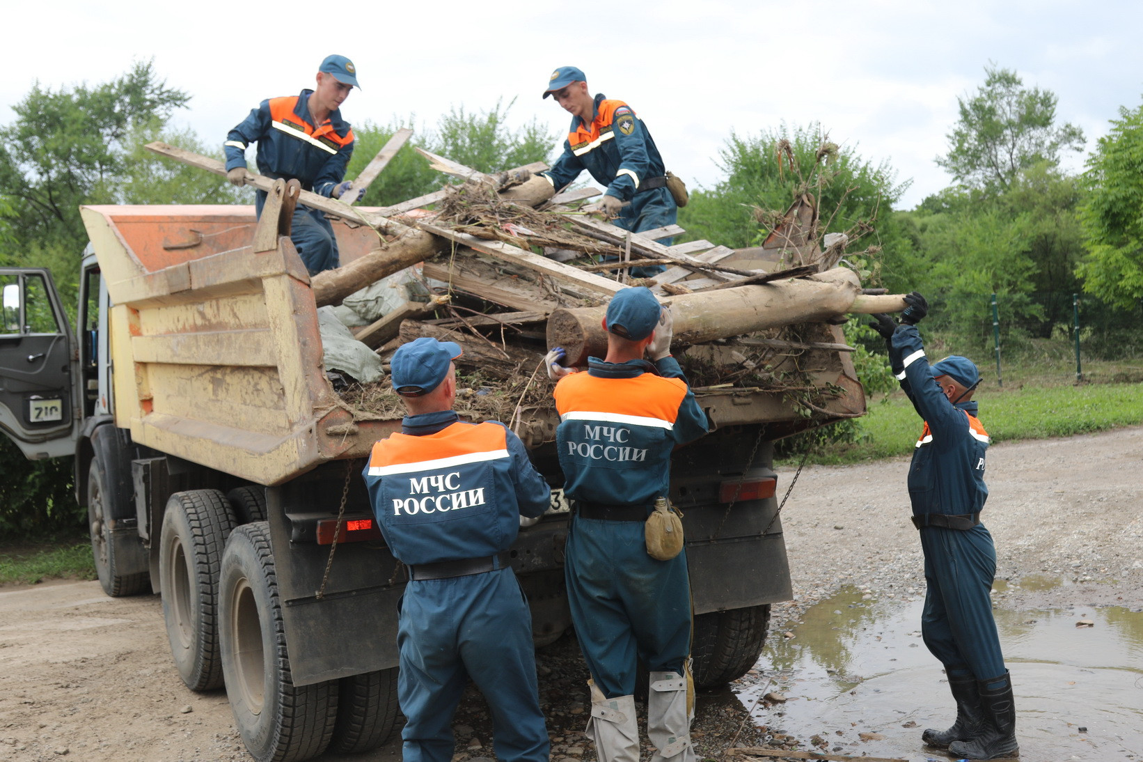 Амурские спасатели не могут покинуть  Приморье (фото)