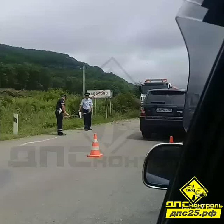 ДТП с участием сотрудников ДПС собрало километровую пробку в Приморье (видео)