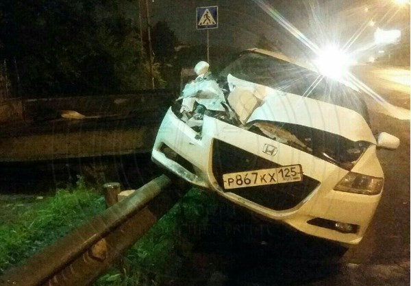 Два грузовика и легковушка столкнулись ночью во Владивостоке