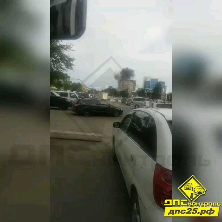 Новостройка горит в Приморье (видео)