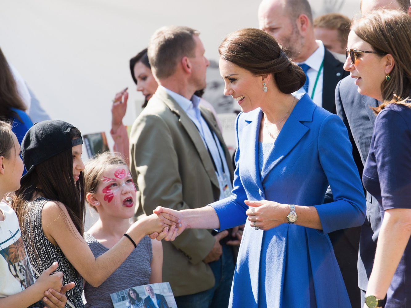 Названа причина, почему Кейт Миддлтон не может давать автографы