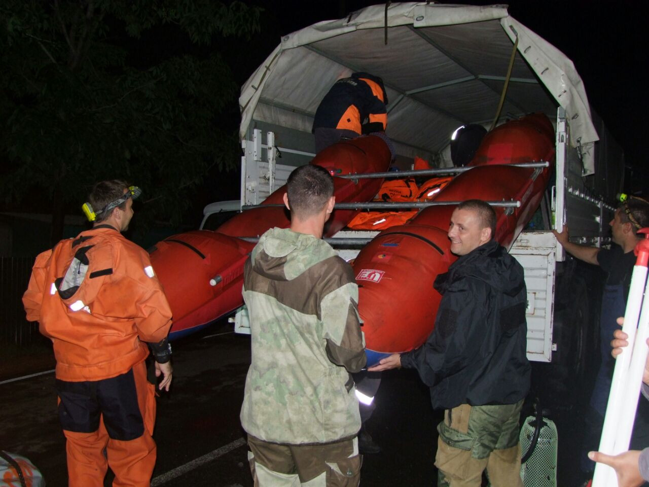 Сибирские спасатели готовы прийти на помощь приморцам