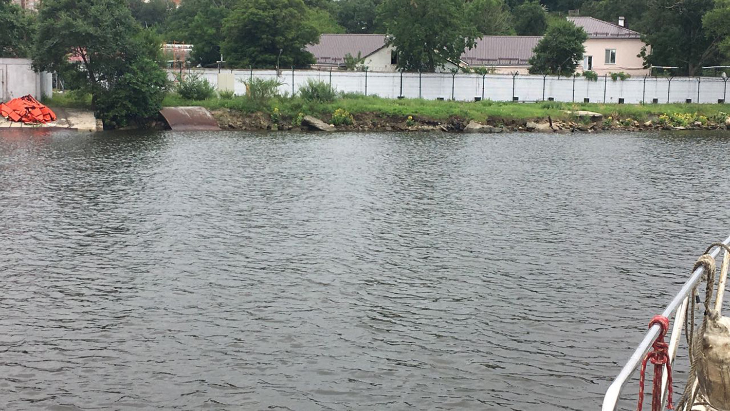 Известны подробности о разливе нефтепродуктов в Амурском заливе