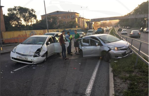 Лихач спровоцировал пробку во Владивостоке
