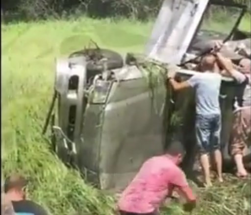 В Приморье Land Cruiser совершил кульбит в болото (видео)