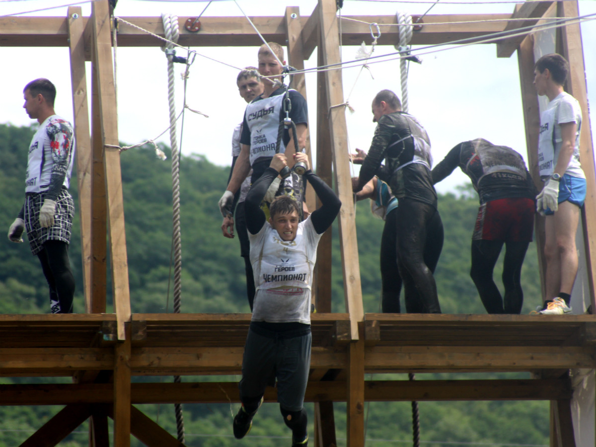 Офицеры штаба ТОФ приняли участие в «Гонке Героев» во Владивостоке