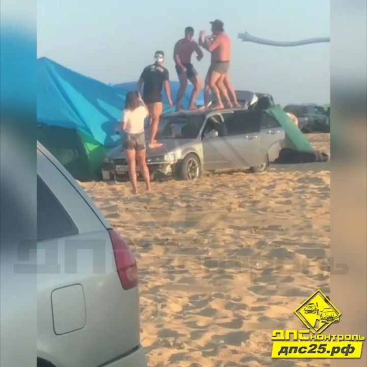 Танцы четырех мужчин в Приморье вызвали жаркие споры (видео)