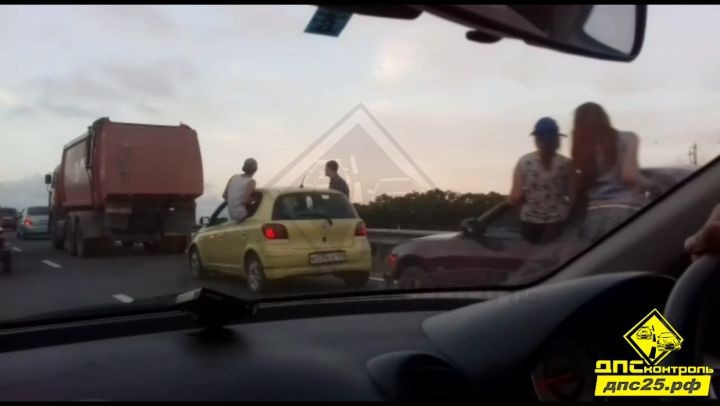 Поступок приморской молодежи возмутил приморцев (видео)