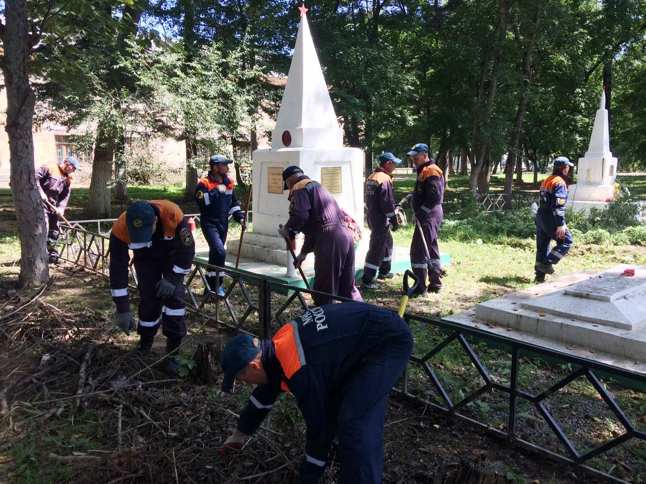 Спасатели восстанавливают памятники в Приморье