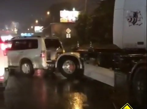 Мокрый асфальт стал причиной ДТП во Владивостоке