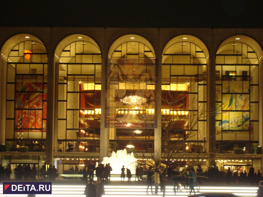 Международные СМИ обсуждают приостановку визовых операций в посольстве США в России