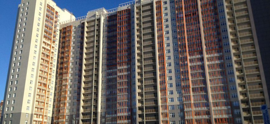 Женщина упала с девятого этажа на Сахалине