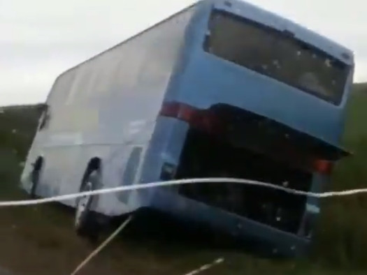 Пассажирский автобус ушел в кювет в Приморье (видео)