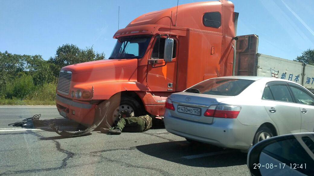 Большегруз чудом не стал причиной трагедии в Приморье (фото, видео)