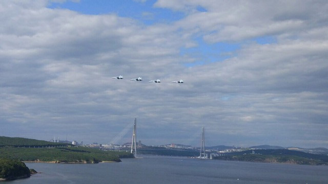 Гостям ВЭФ покажут мастерство российских летчиков