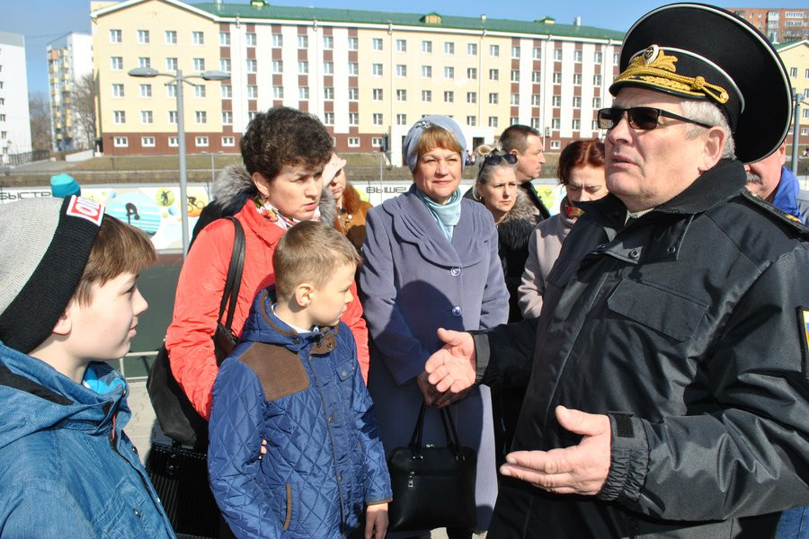 Нахимовцы Владивостока празднуют День Знаний