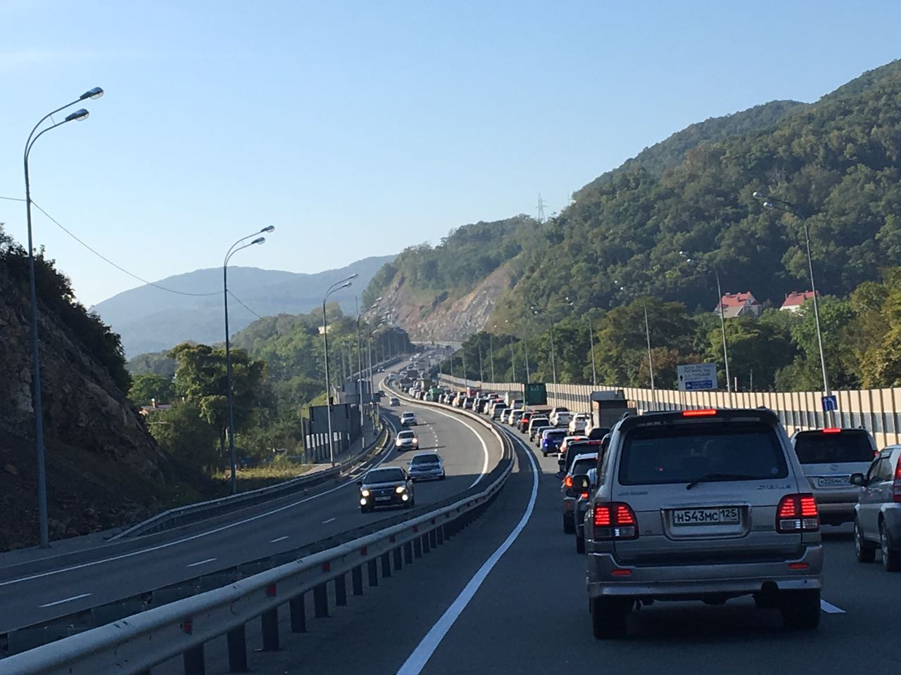 ДТП на гострассе вызвало переполох во Владивостоке (фото, видео)