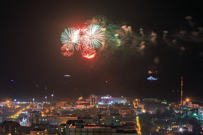 Маленький ребенок и мужчина пострадали от салюта на Сахалине