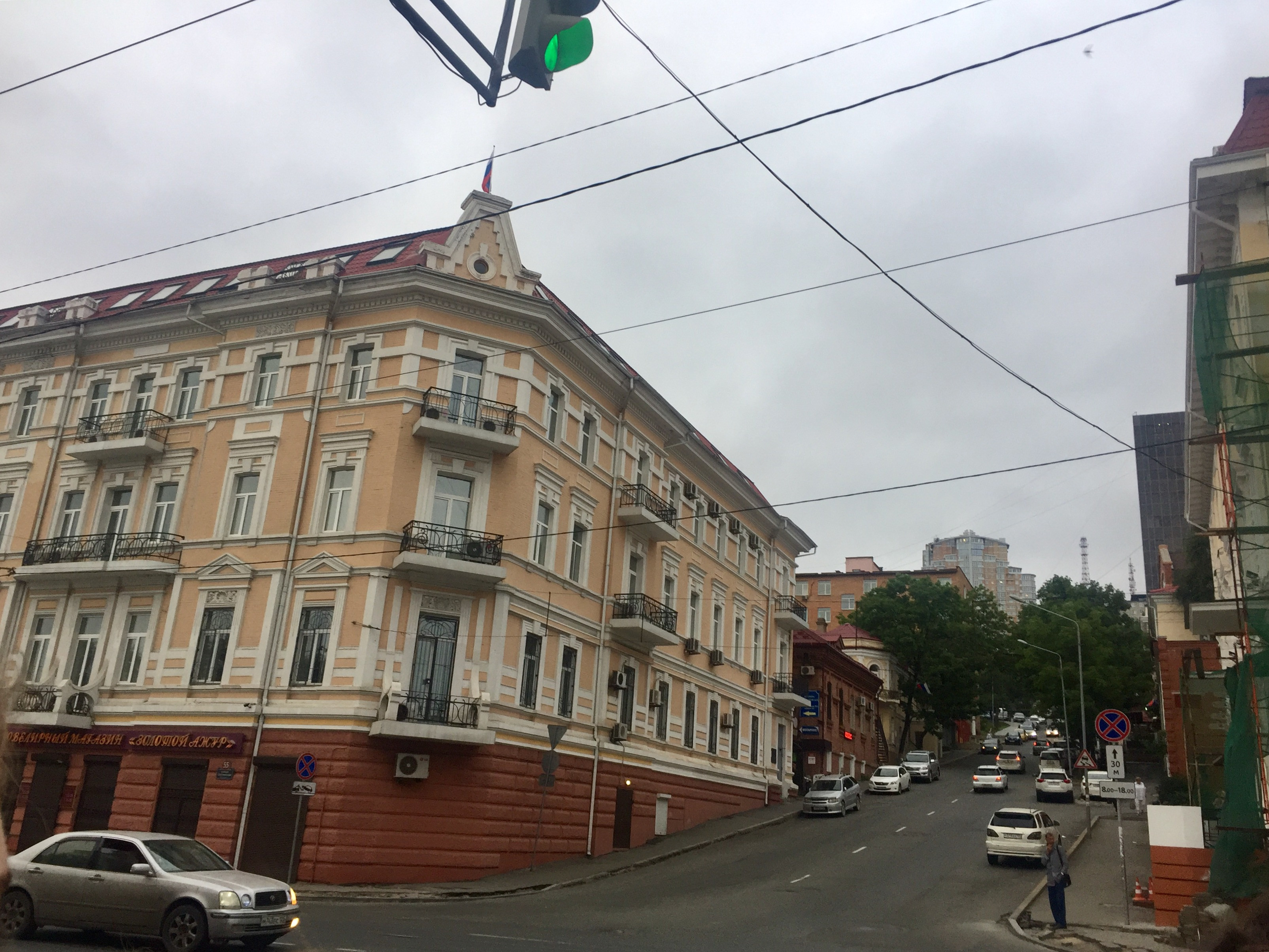 Женщина подожгла одежду в магазине Владивостока