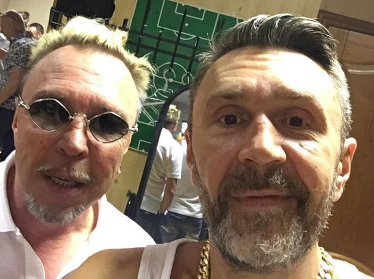 Шнур зачекинился с Гариком Сукачевым во Владивостоке