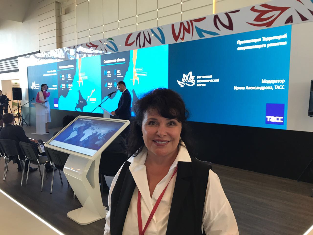 Депутат Государственной Думы от Приморского края Виктория Николаева принимает участие в работе ВЭФ