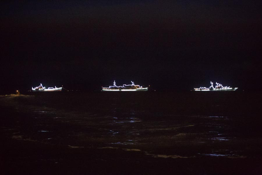 Боевой корабль покинул бухту Аякс