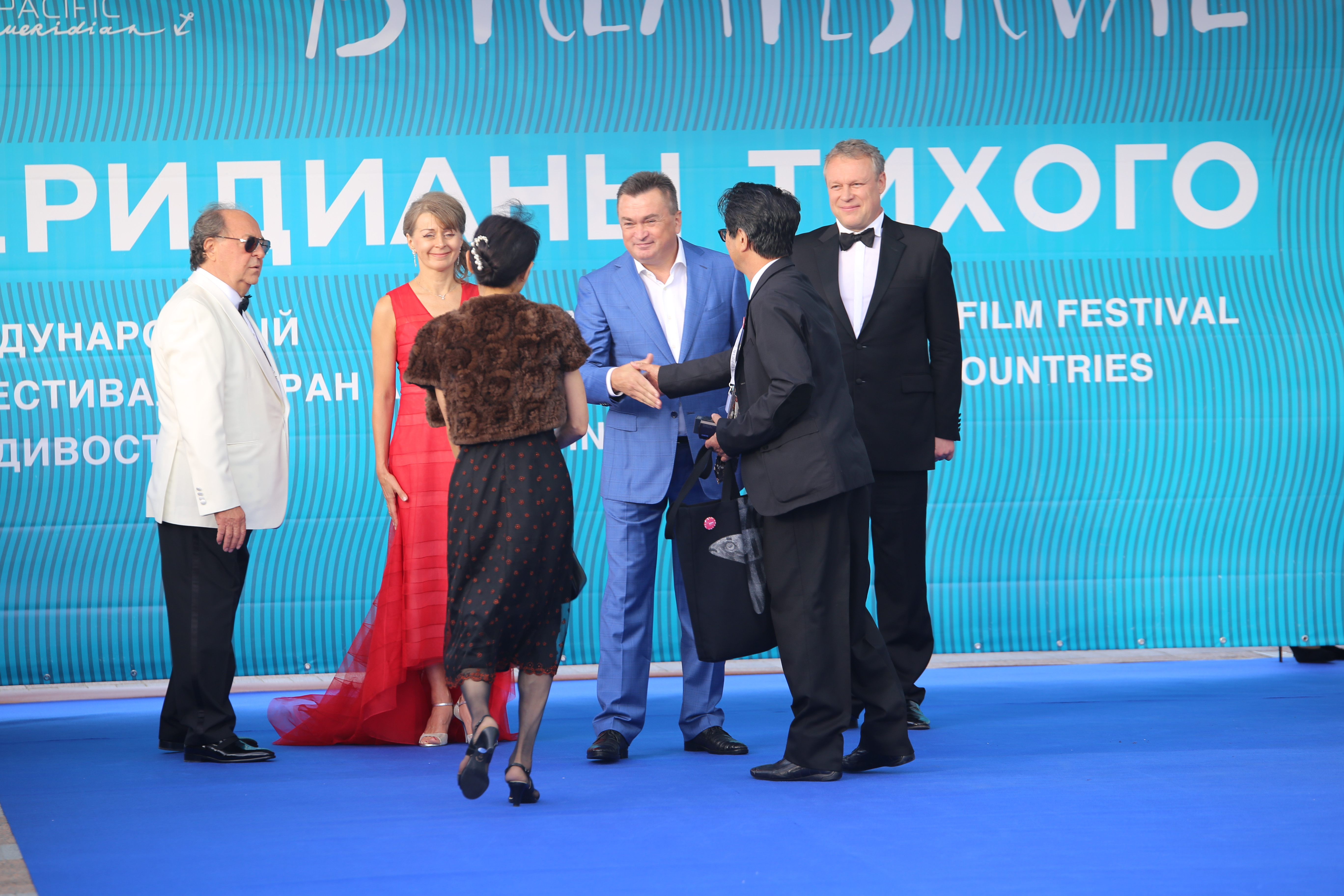 Фоторепортаж с открытия кинофестиваля