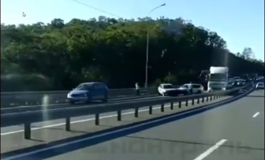 Авария спровоцировала «глухую» пробку во Владивостоке